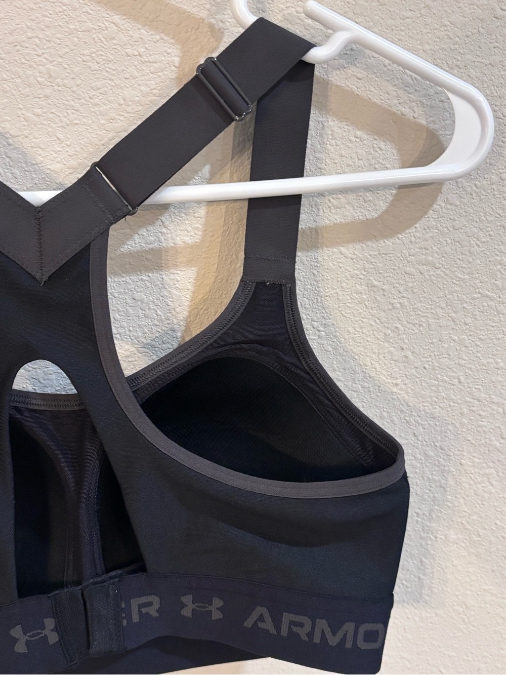 Under Armour Black and Gray High Crossback Sports Bra, 34B New with tags - Picture 7 of 10